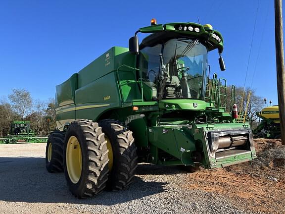 Image of John Deere S690 equipment image 1