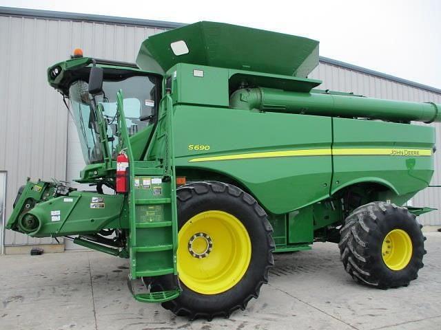 Image of John Deere S690 Primary image