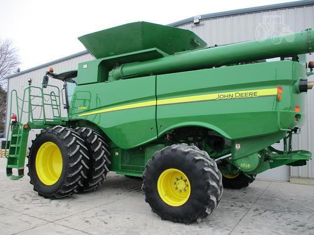 Image of John Deere S690 equipment image 4