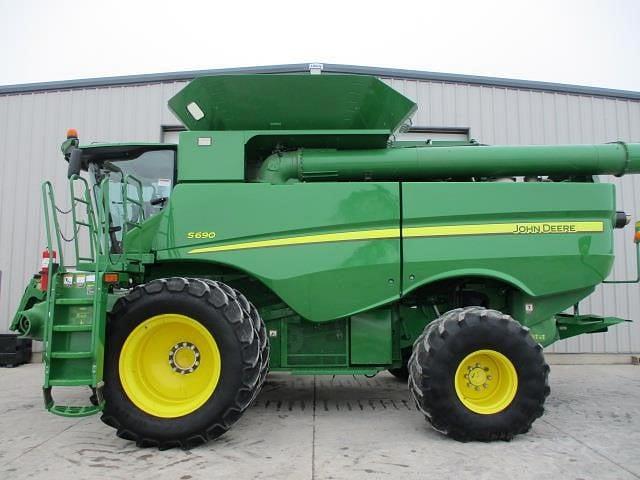 Image of John Deere S690 equipment image 2