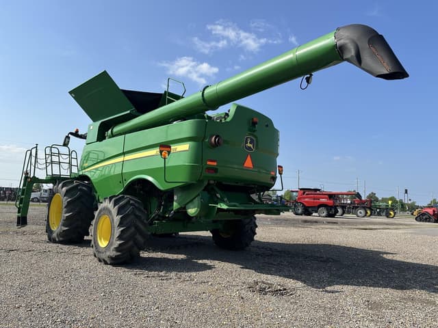 Image of John Deere S690 equipment image 4