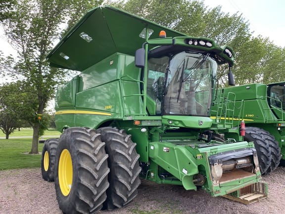 Main image John Deere S690