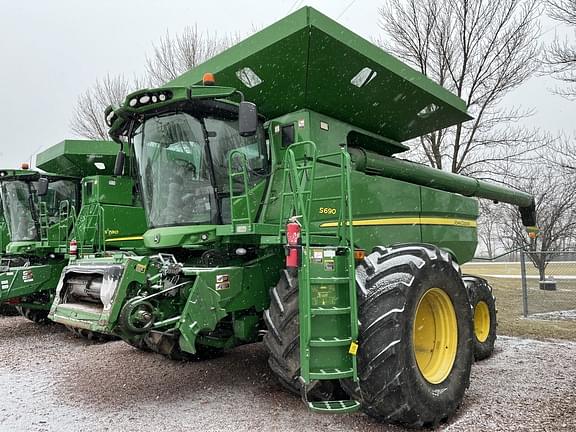 Image of John Deere S690 equipment image 2