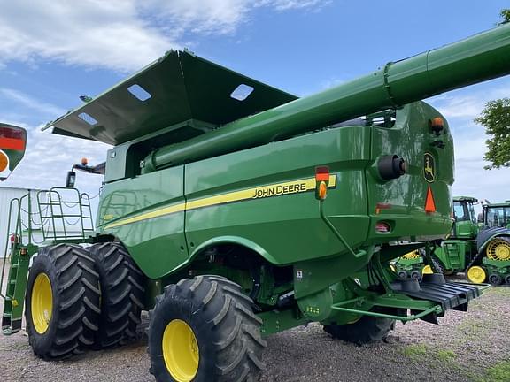 Image of John Deere S690 equipment image 3