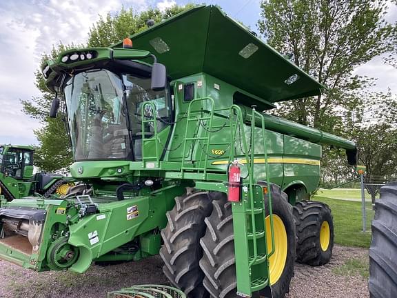 Image of John Deere S690 equipment image 2