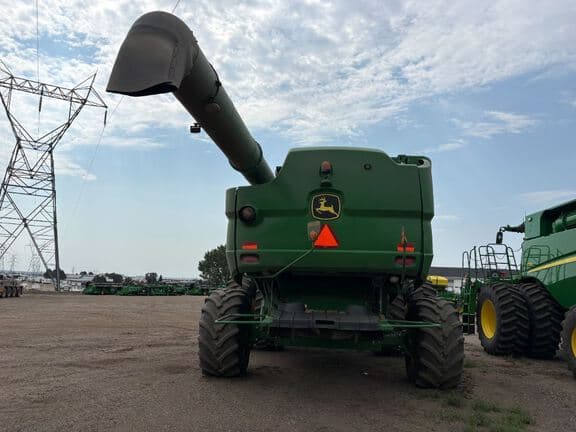 Image of John Deere S690 equipment image 3