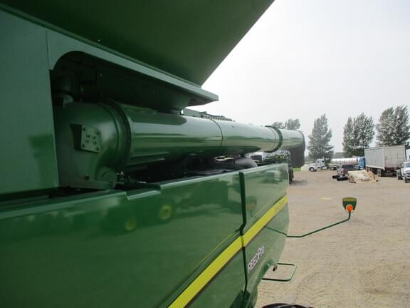 Image of John Deere S690 equipment image 4
