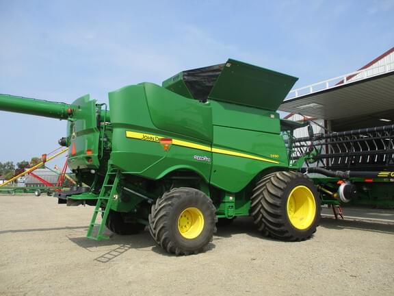 Image of John Deere S690 equipment image 2