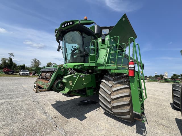 Image of John Deere S690 equipment image 2