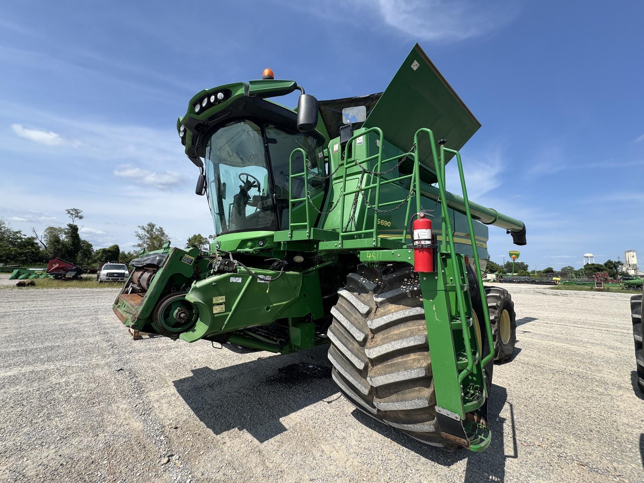 2013 John Deere S690 Equipment Image0
