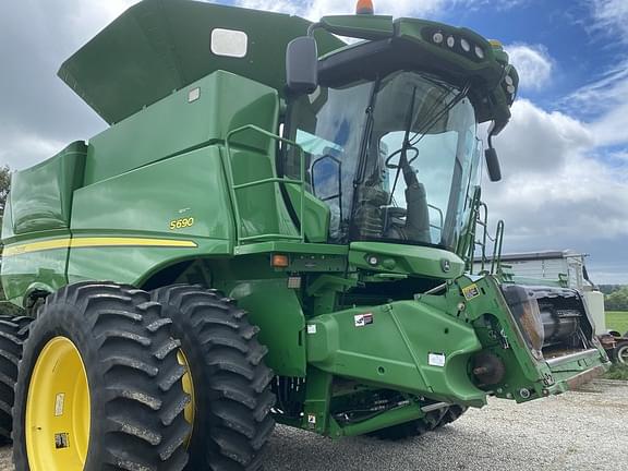 Image of John Deere S690 equipment image 2