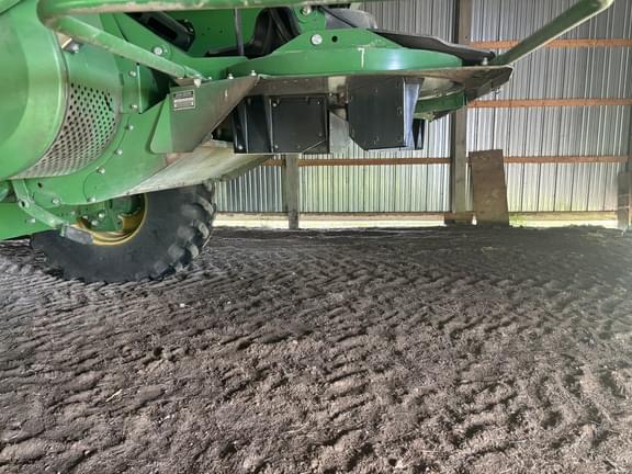 Image of John Deere S690 equipment image 4