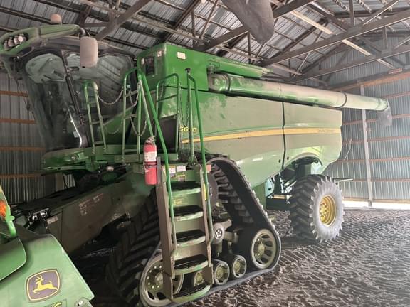 Image of John Deere S690 equipment image 1