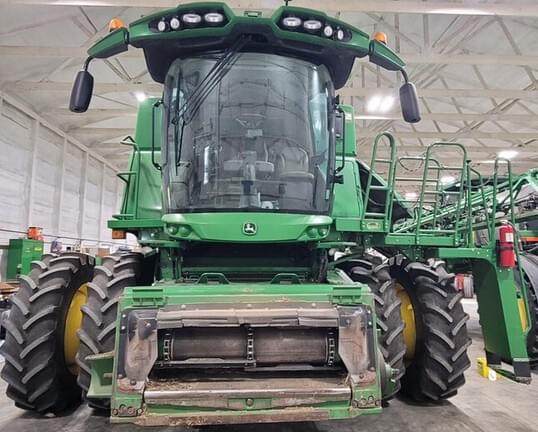 Image of John Deere S690 Image 1