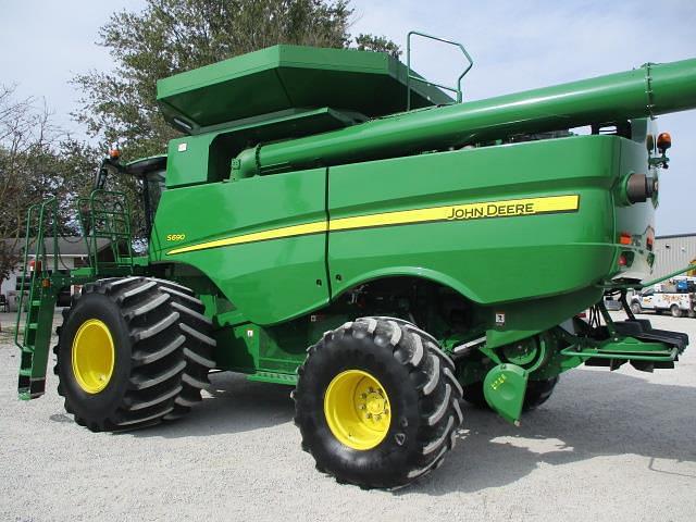 Image of John Deere S690 equipment image 4