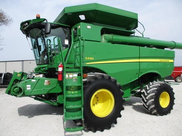 2013 John Deere S690 Equipment Image0