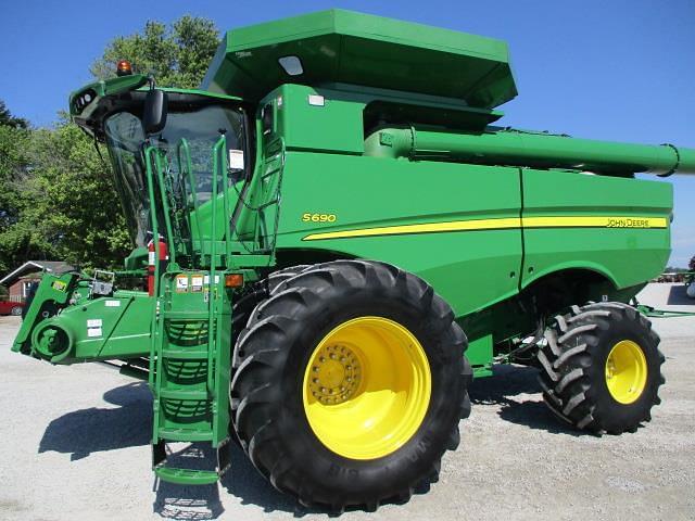 Image of John Deere S690 Primary image