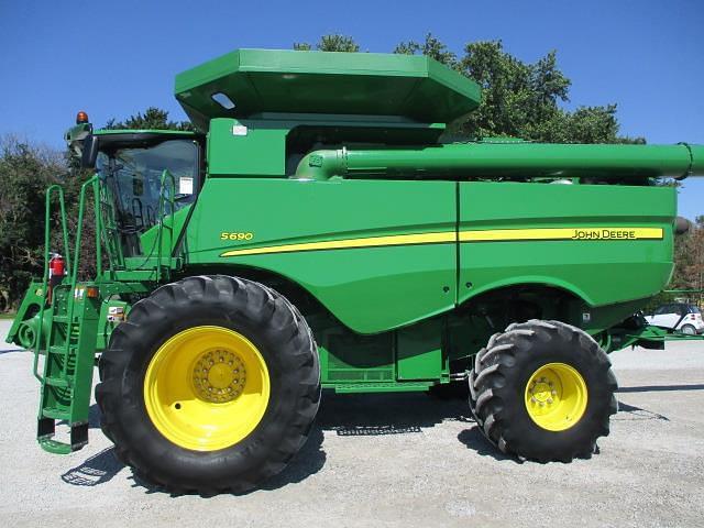 Image of John Deere S690 equipment image 2