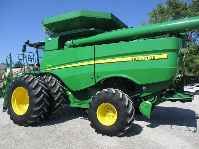 Image of John Deere S690 equipment image 4