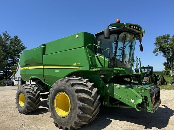 Image of John Deere S690 Primary image