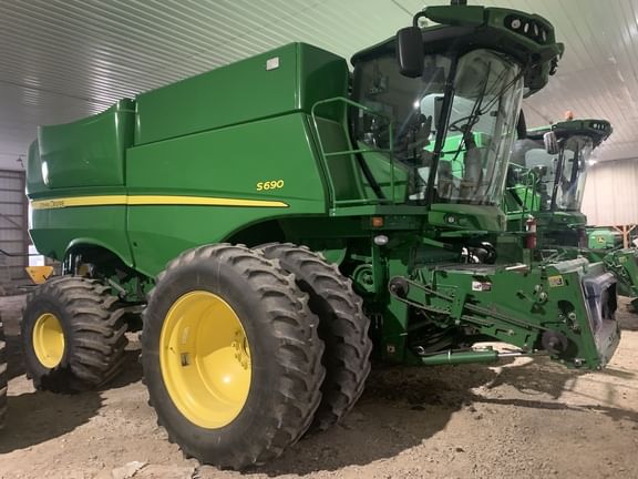 2013 John Deere S690 Image