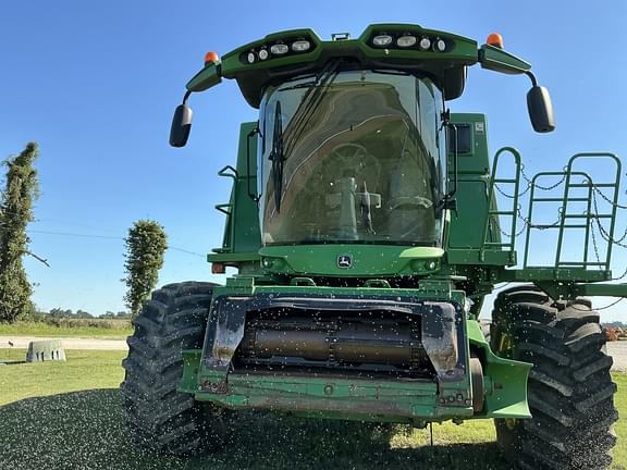 Image of John Deere S690 equipment image 1