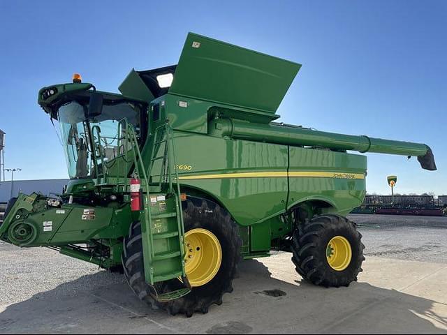 Image of John Deere S690 equipment image 1