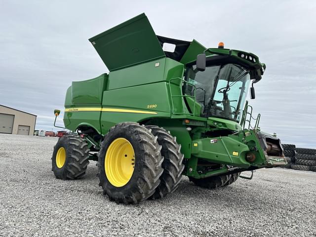 Image of John Deere S690 equipment image 3