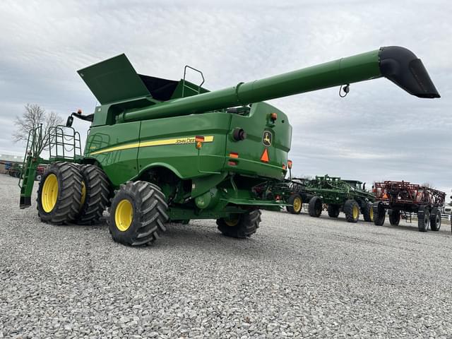 Image of John Deere S690 equipment image 4