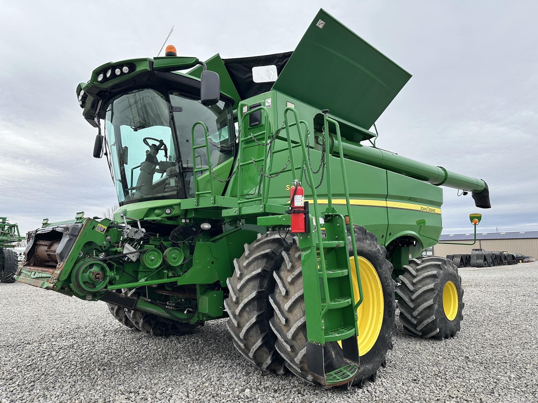 2013 John Deere S690 Equipment Image0