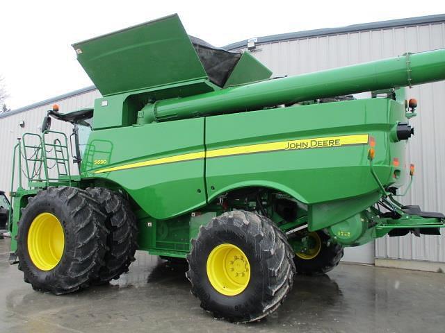 Image of John Deere S690 equipment image 4