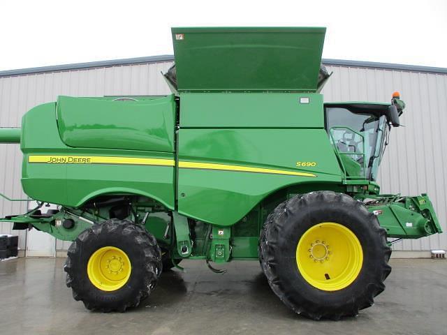 Image of John Deere S690 equipment image 3