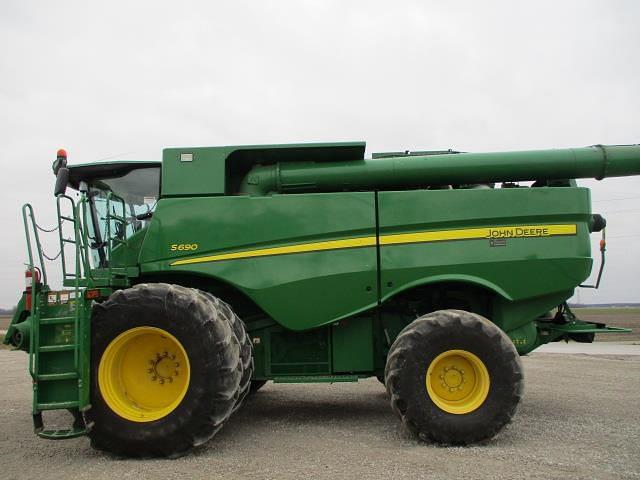 Image of John Deere S690 equipment image 3