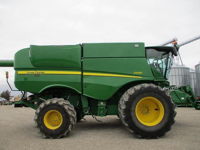 Image of John Deere S690 equipment image 4