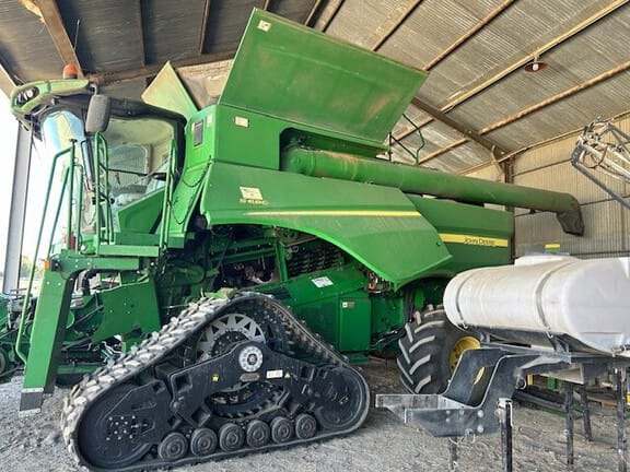 Main image John Deere S690