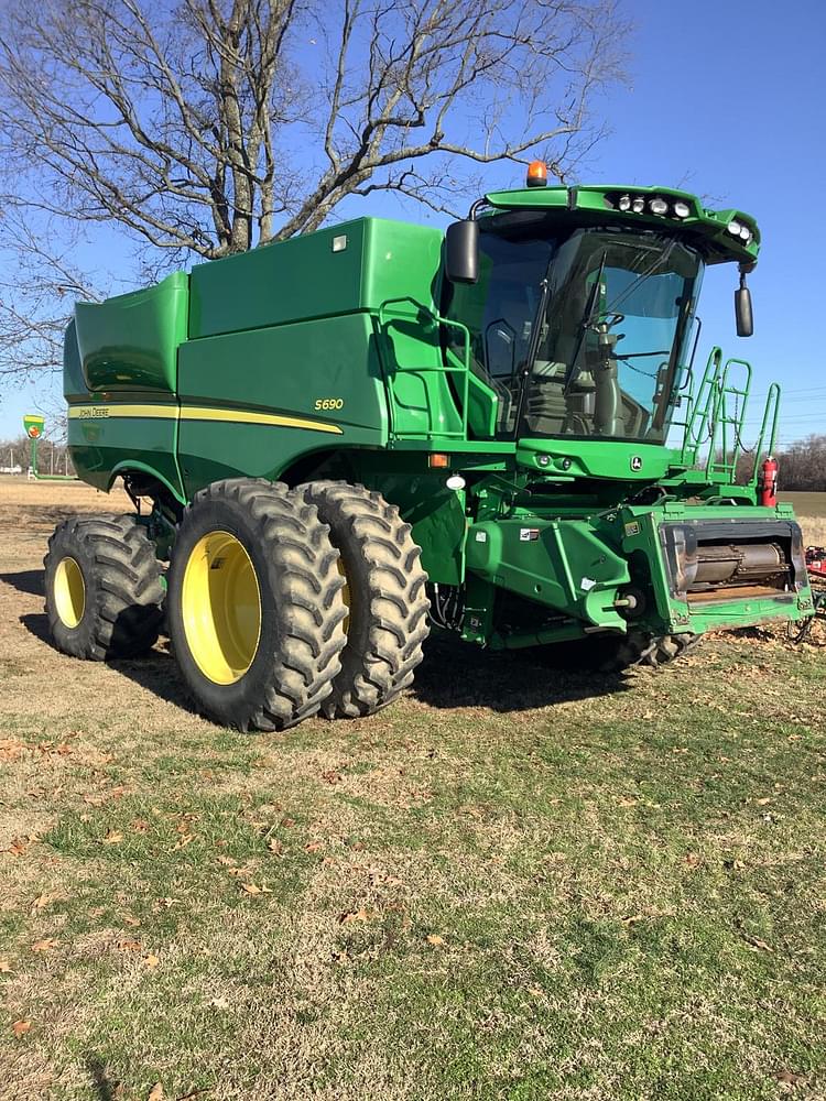 2013 John Deere S690 Equipment Image0