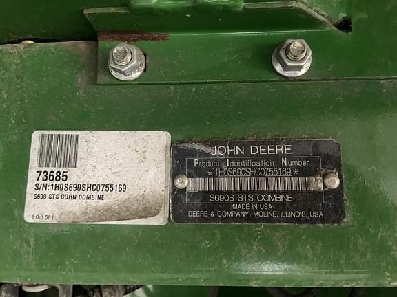 Image of John Deere S690 equipment image 1