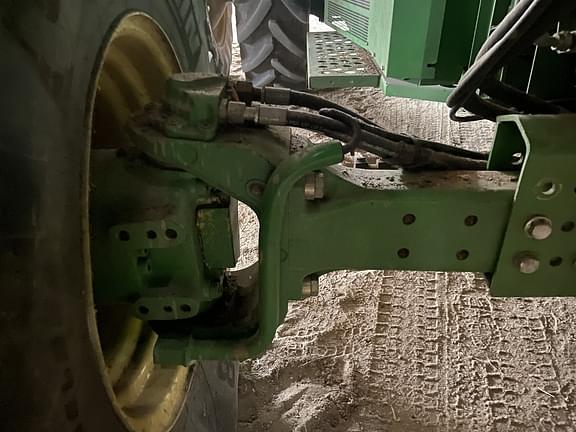 Image of John Deere S690 equipment image 2