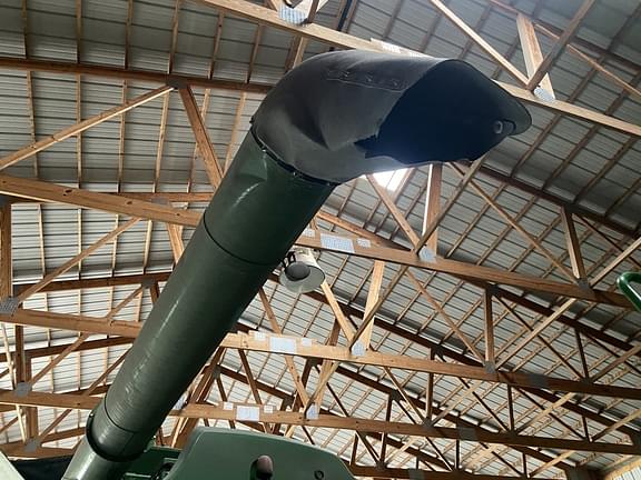 Image of John Deere S690 equipment image 3