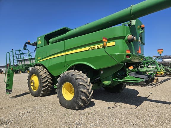 Image of John Deere S690 equipment image 4