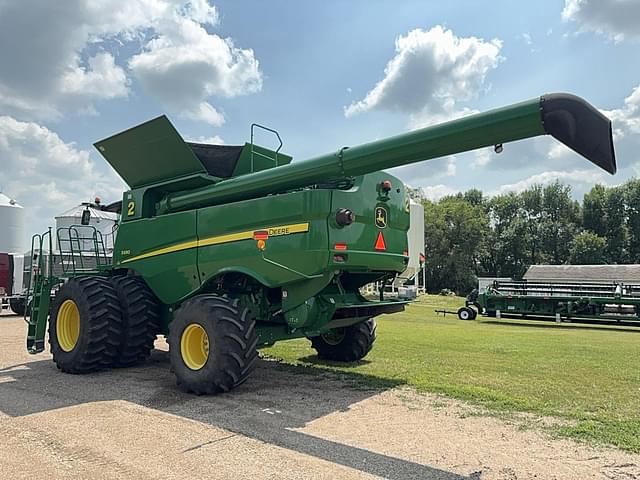 Image of John Deere S690 equipment image 2