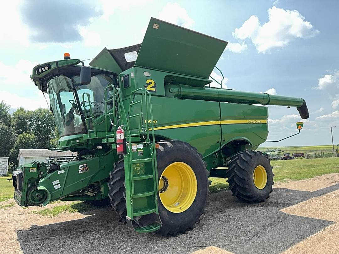 Image of John Deere S690 Primary image