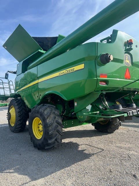 Image of John Deere S690 equipment image 2