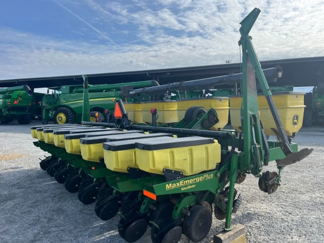 Image of John Deere S690 equipment image 3