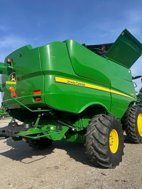 Image of John Deere S690 equipment image 4