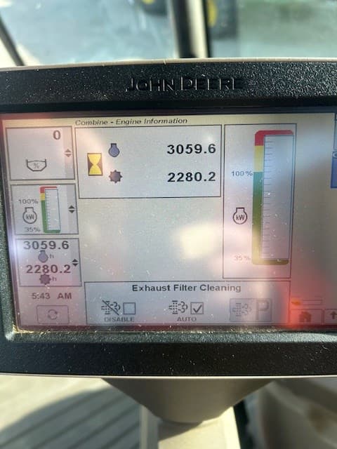 Image of John Deere S690 Image 1