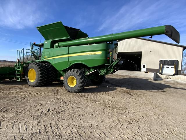 Image of John Deere S690 equipment image 2