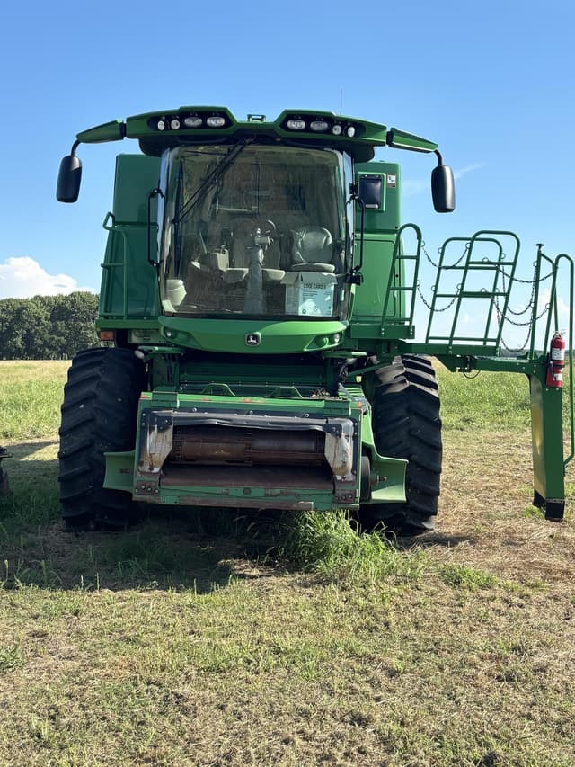 Image of John Deere S690 equipment image 1