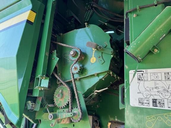 Image of John Deere S690 equipment image 1