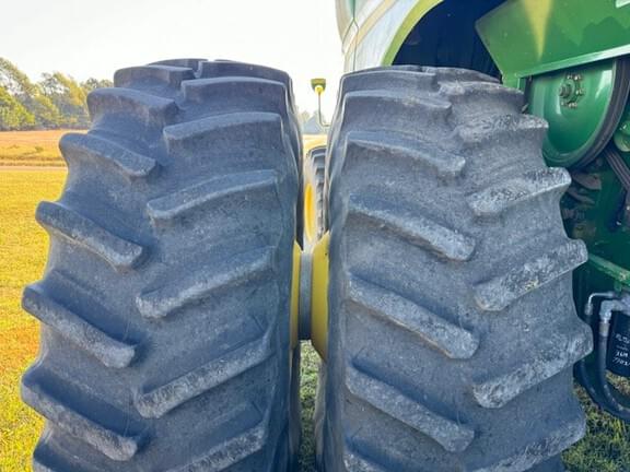 Image of John Deere S690 equipment image 4